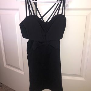 Lulu Lemon Black Top Criss Cross Back Sz 6